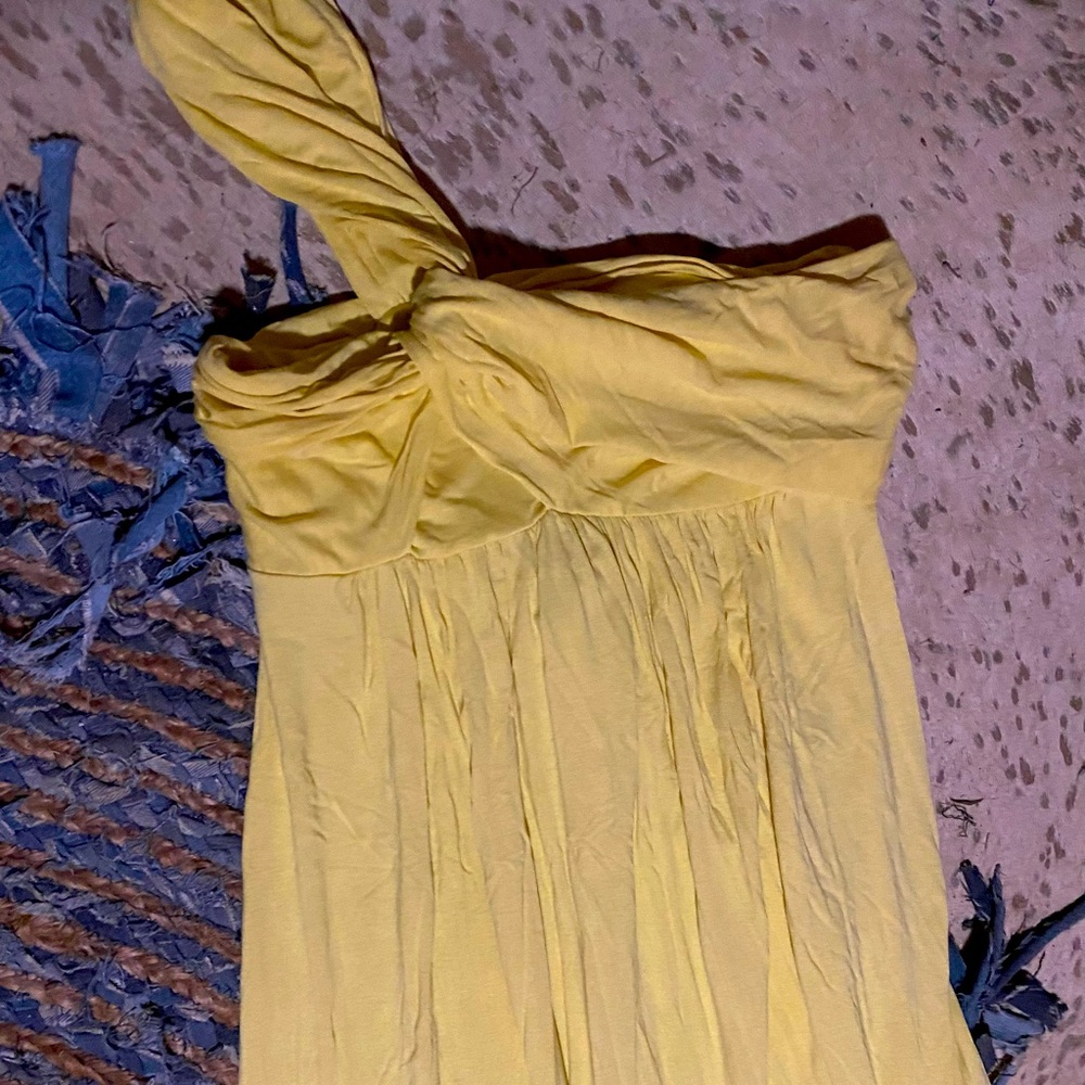 Hourglass Lilly- yellow, one shoulder maxi dress. Size large